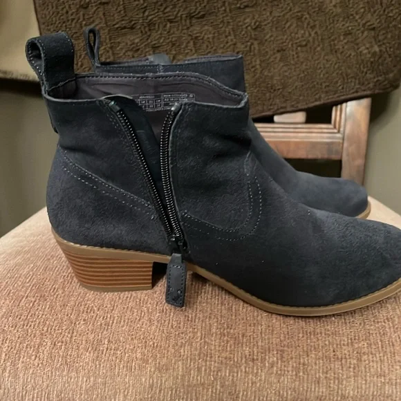 Vionic Shoes Brand New Blue Suede Vionic Boots Size Wide